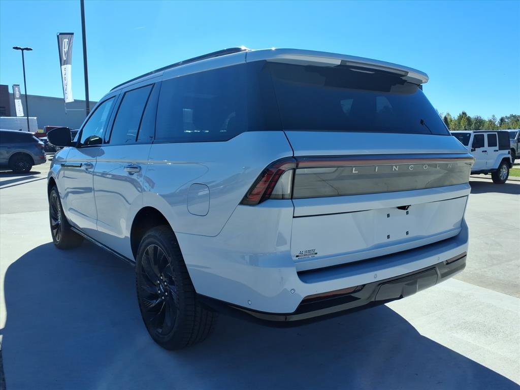 New 2025 Lincoln Navigator Reserve w/ Jet Appearance Package image 3