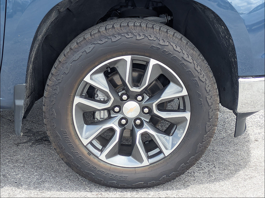Used 2024 Chevrolet Silverado 1500 LT AWD/4WD image 12