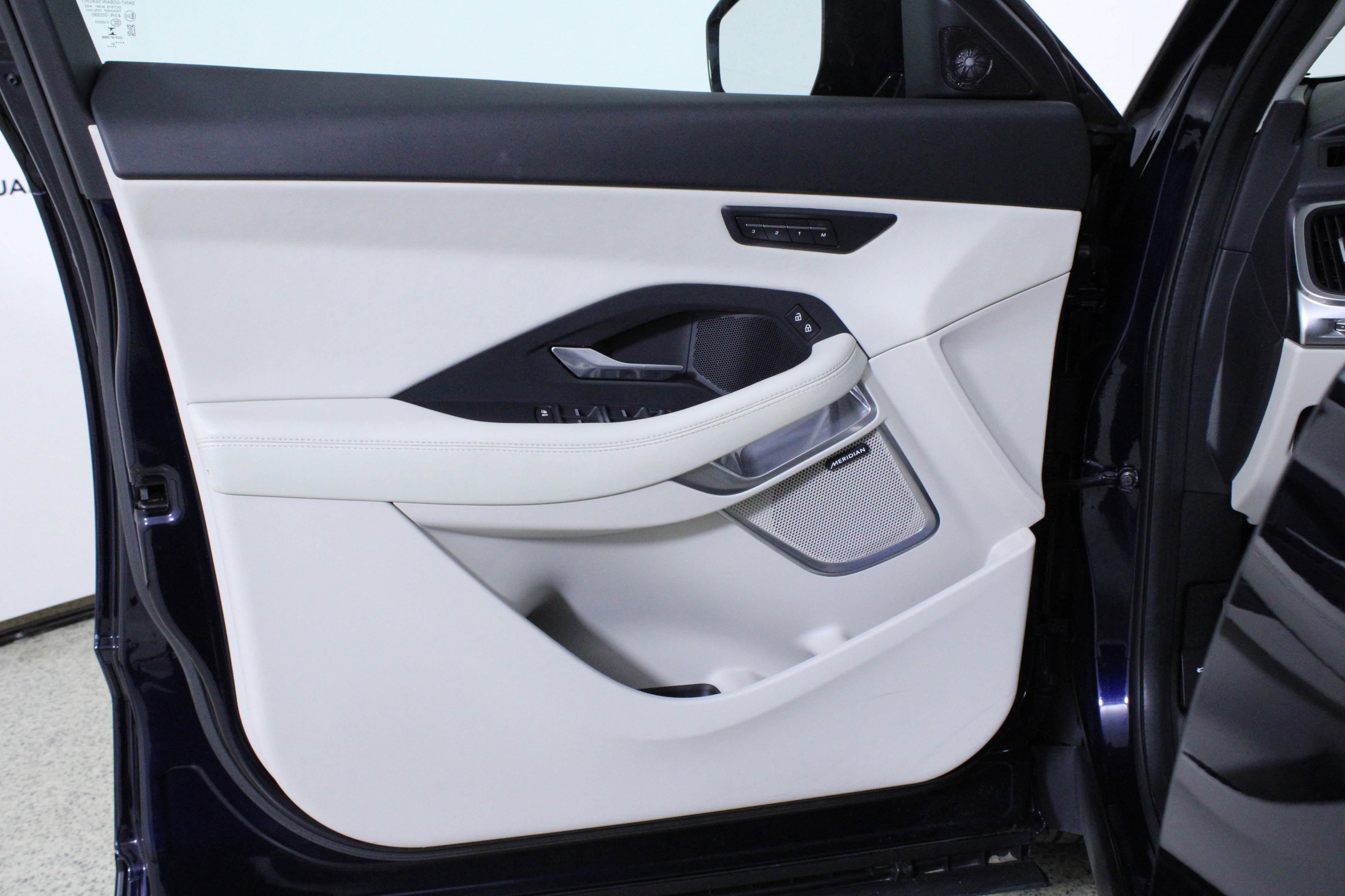 Used 2022 Jaguar E-PACE image 17