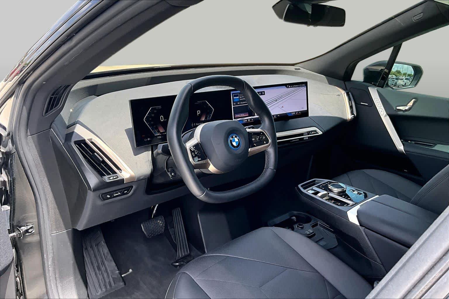 Used 2024 BMW iX xDrive50 w/ Sport Package AWD/4WD image 16