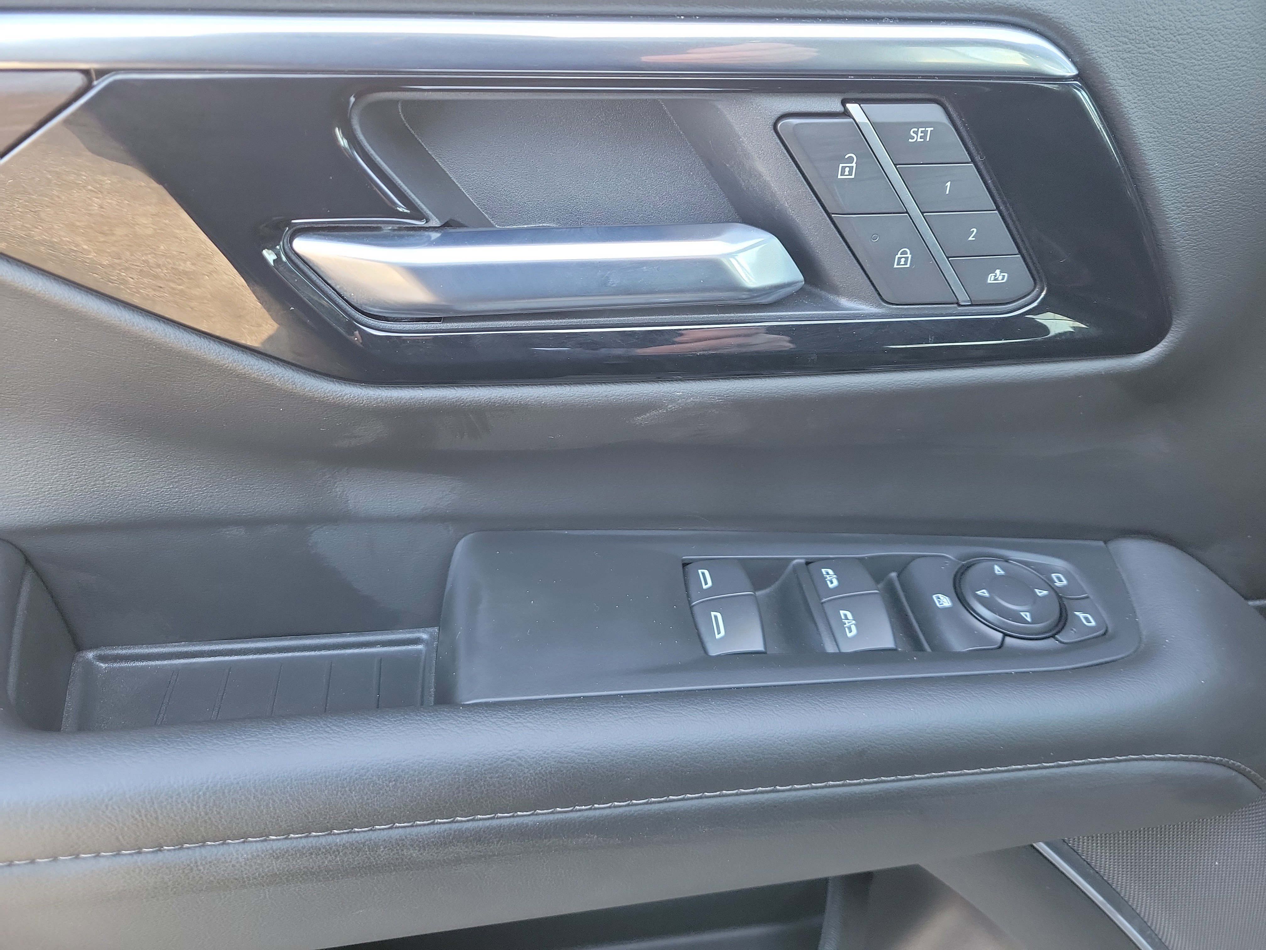 Certified 2025 Chevrolet Tahoe Z71 image 21