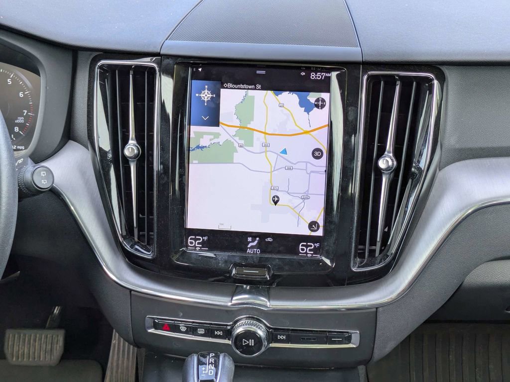 Used 2021 Volvo XC60 T5 Momentum w/ Protection Package Premier FWD image 19