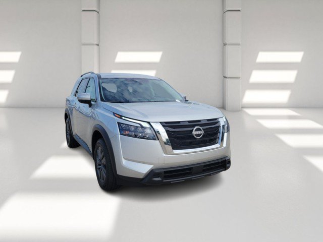 Used 2025 Nissan Pathfinder SV FWD image 3