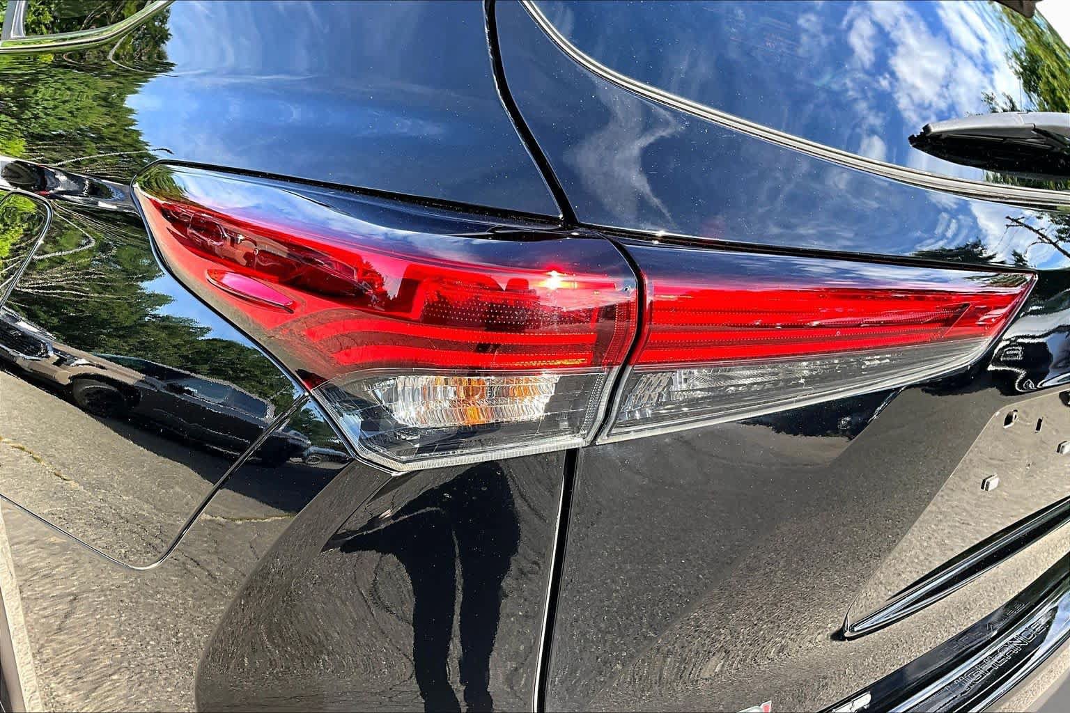 Used 2023 Toyota Highlander XLE AWD/4WD image 27