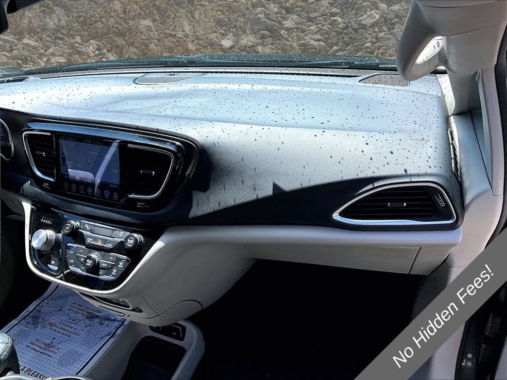 Used 2017 Chrysler Pacifica Touring-L Plus FWD image 14