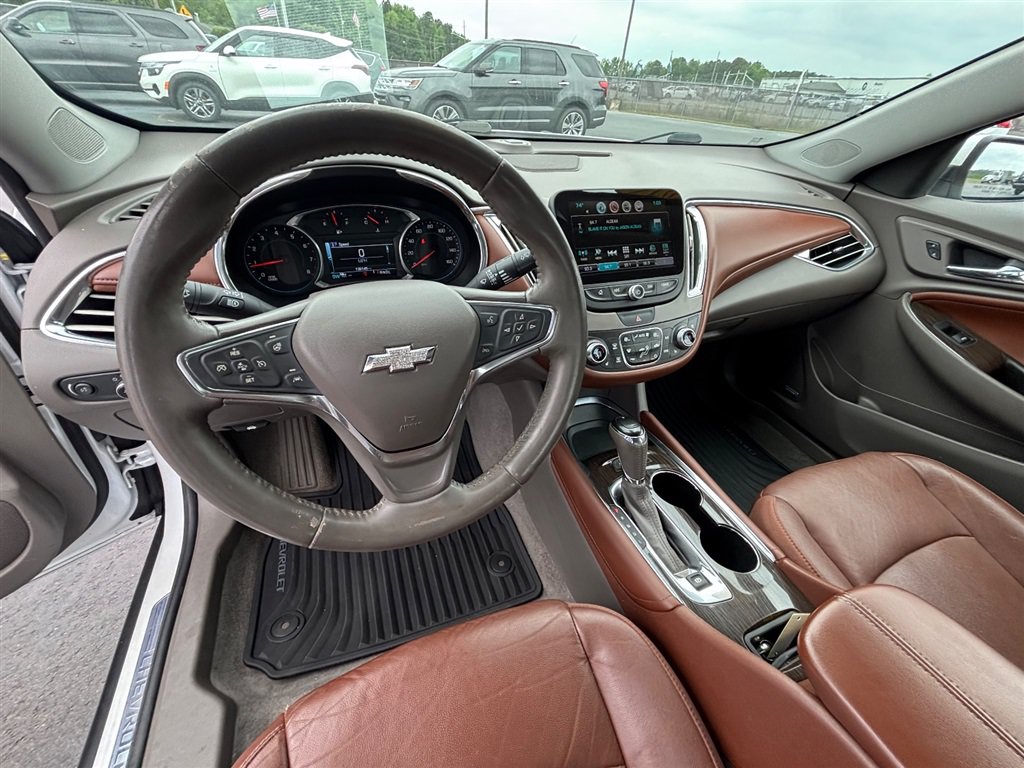 Used 2016 Chevrolet Malibu Premier w/ Driver Confidence Package II FWD image 10
