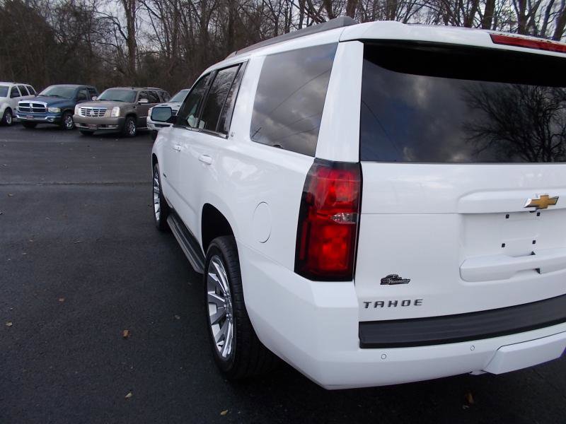 Used 2018 Chevrolet Tahoe LT w/ Luxury Package RWD image 4