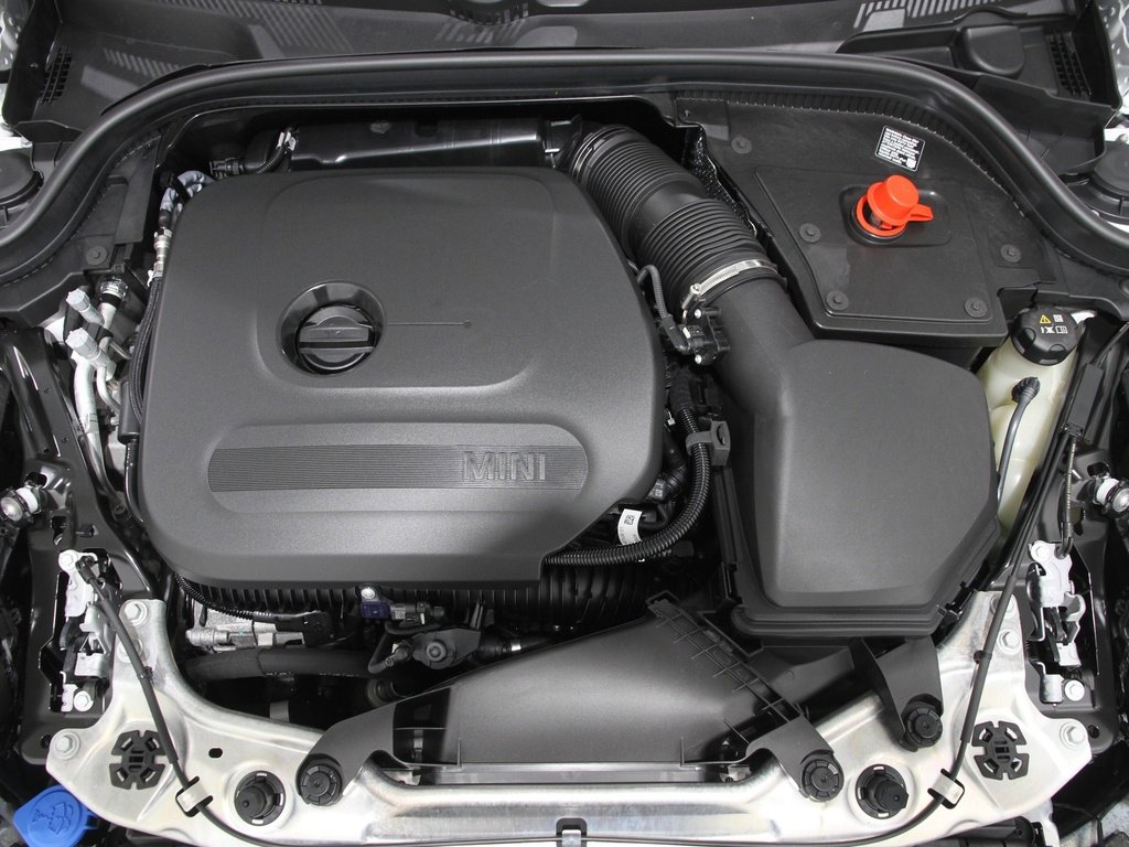 Certified 2025 MINI Cooper 4-Door Hardtop image 21