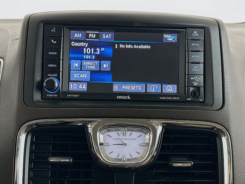 Used 2013 Chrysler Town & Country Limited w/ Luxury Group FWD image 15