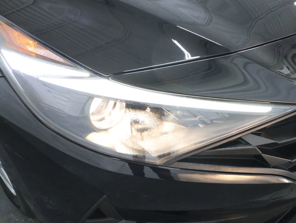 Used 2021 Hyundai Elantra SE w/ Cargo Package image 25