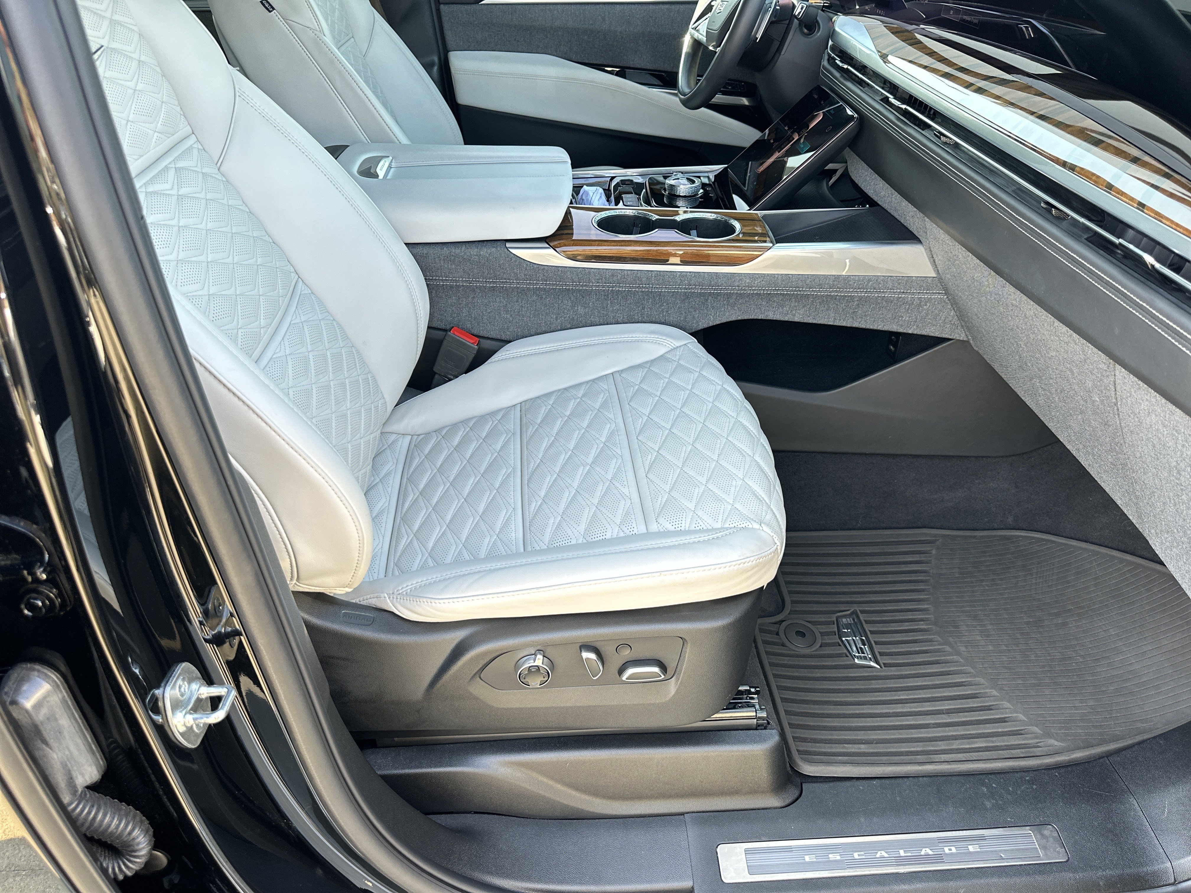 Certified 2025 Cadillac Escalade Sport Platinum image 14