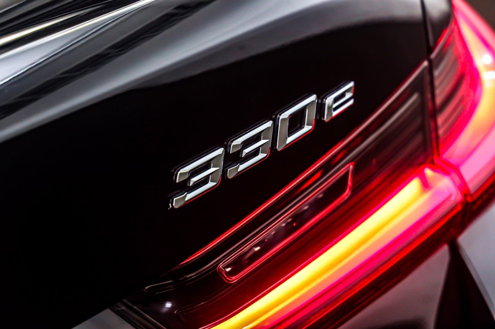 Used 2023 BMW 330e w/ Convenience Package image 10