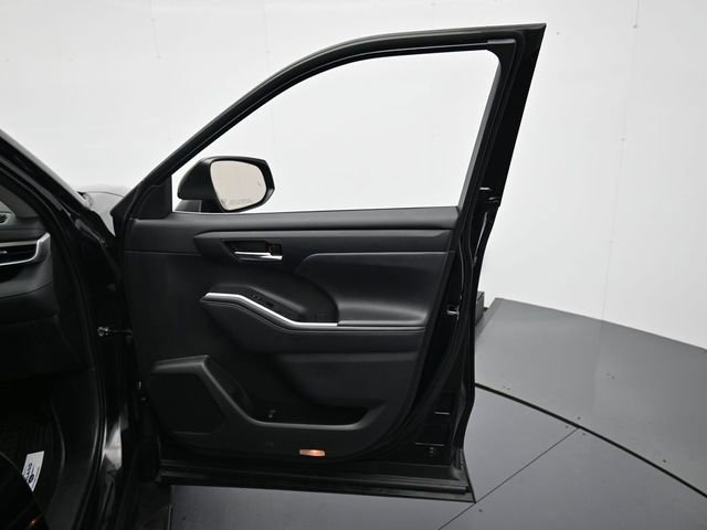 Used 2021 Toyota Highlander XLE image 30