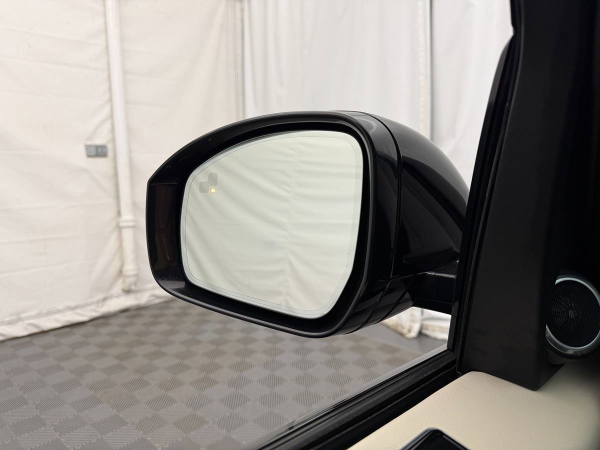 Used 2021 Land Rover Range Rover P525 Westminster Edition LWB image 22