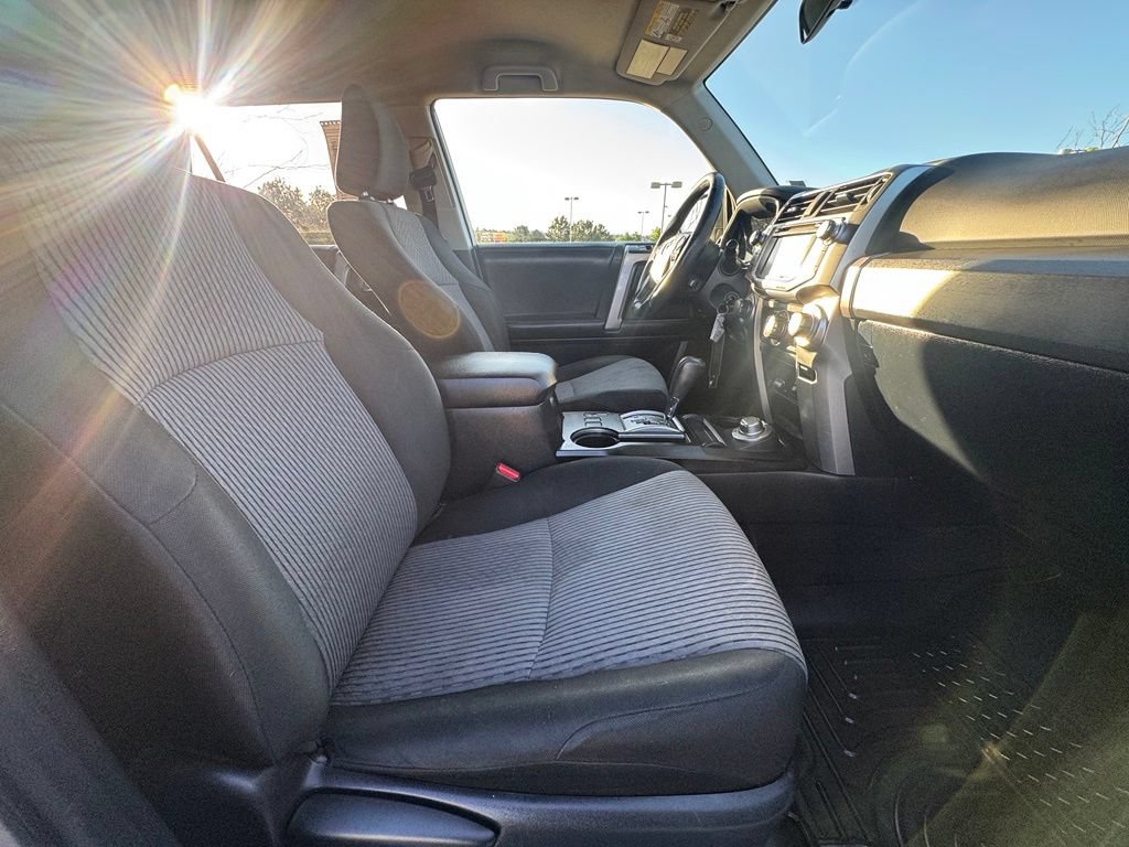 Used 2019 Toyota 4Runner SR5 AWD/4WD image 32