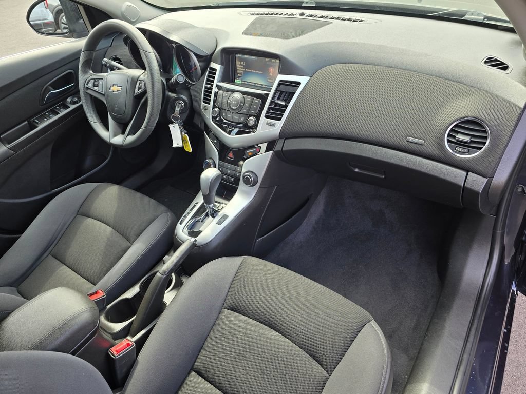 Used 2016 Chevrolet Cruze LT w/ Technology Package FWD image 18