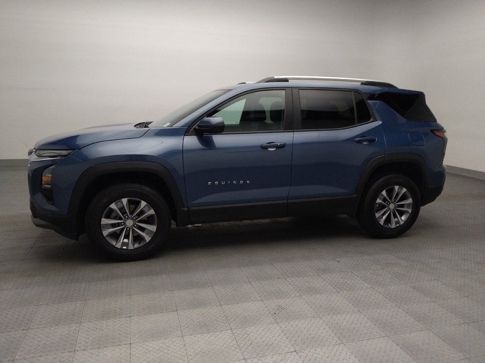 Used 2025 Chevrolet Equinox LT w/ Convenience Package II image 2