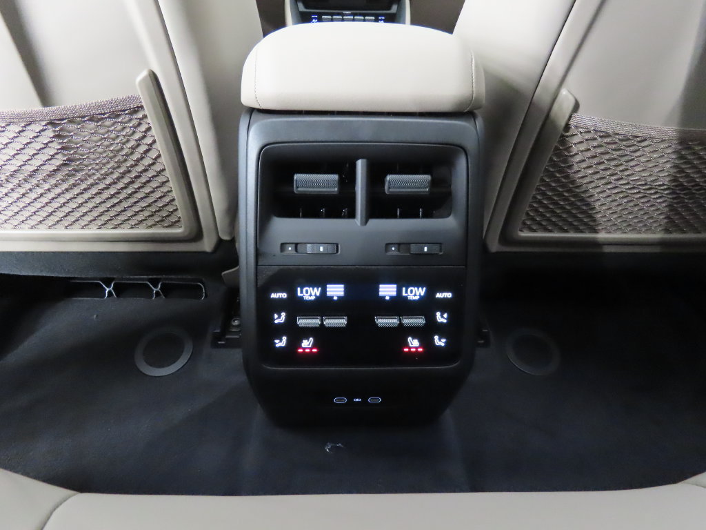 New 2026 Porsche Macan 4 Electric AWD/4WD image 33