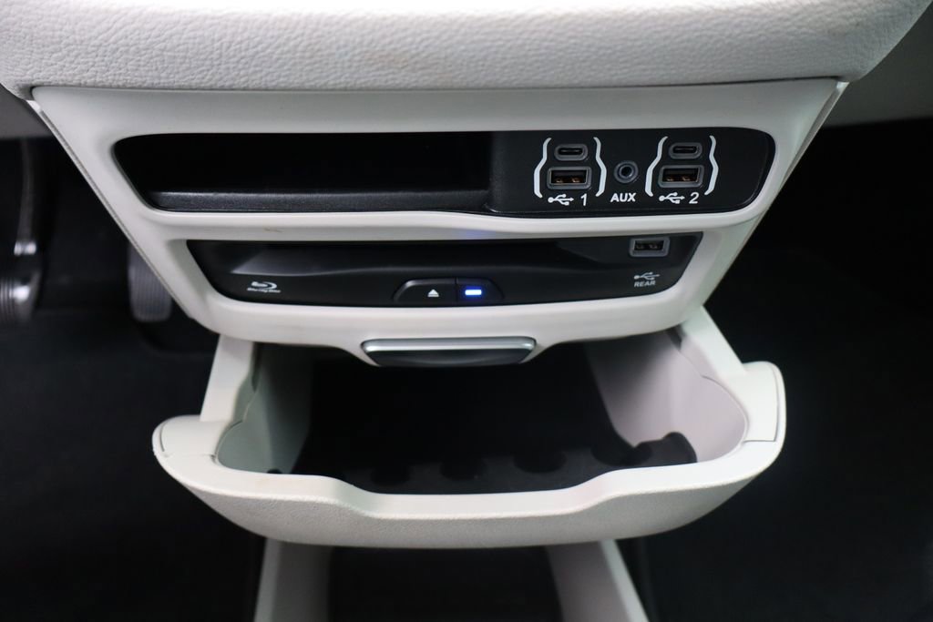 Used 2021 Chrysler Pacifica Touring-L w/ Uconnect Theater Family Group image 24