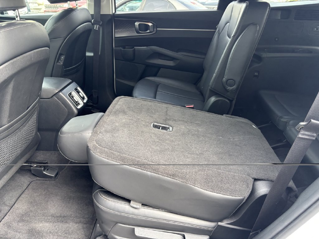 Used 2025 Kia Sorento EX AWD/4WD image 24