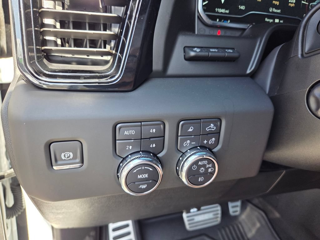 Used 2025 GMC Sierra 1500 AT4 w/ AT4 Premium Package AWD/4WD image 26