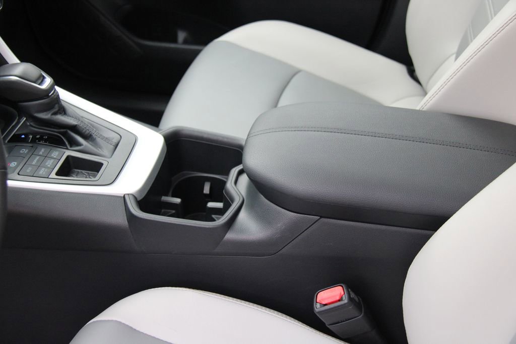 Used 2025 Toyota RAV4 XLE Premium image 21