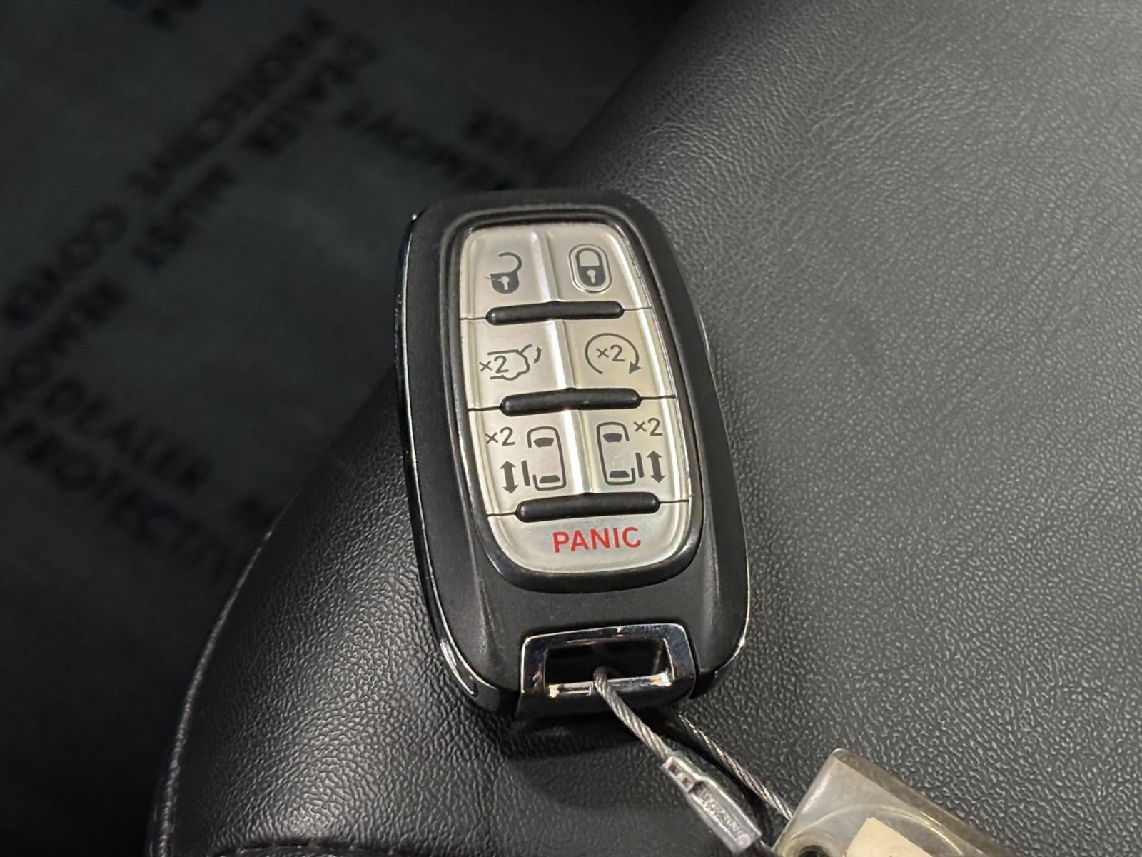 Used 2025 Chrysler Pacifica Select FWD image 25