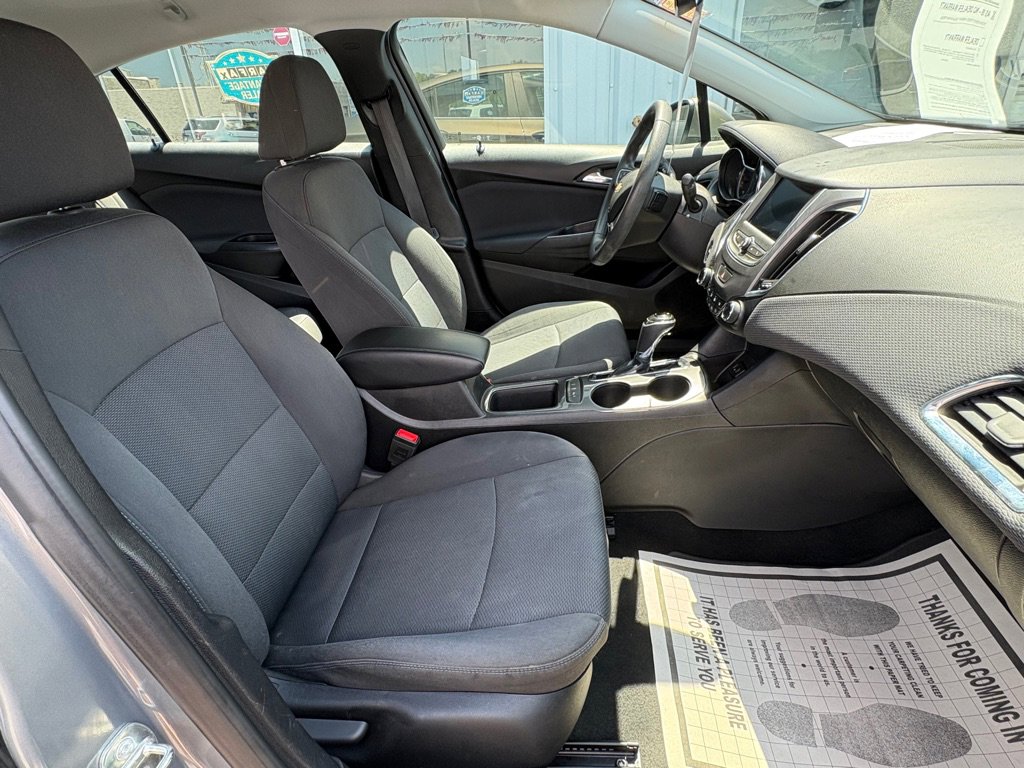 Used 2019 Chevrolet Cruze LT w/ Convenience Package FWD image 15