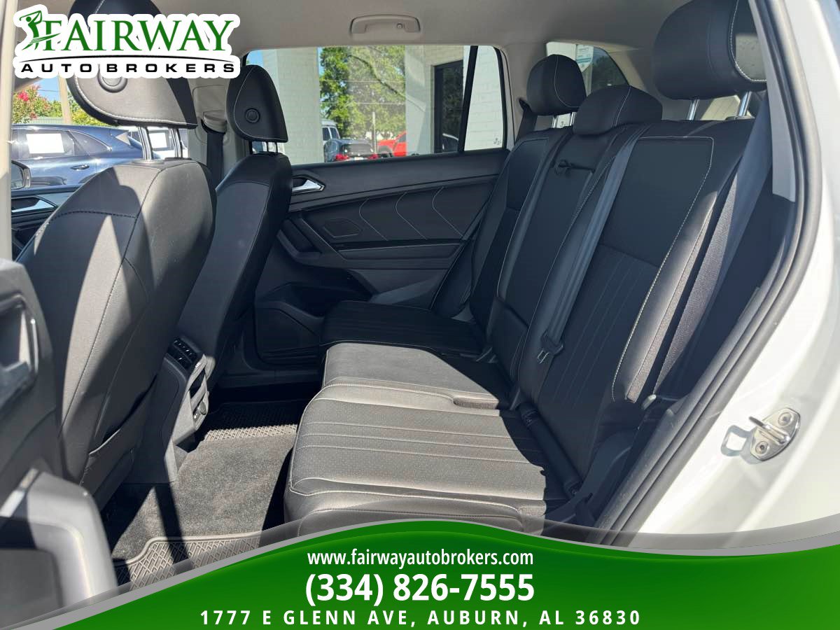 Used 2023 Volkswagen Tiguan SE AWD/4WD image 11
