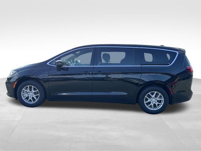 New 2026 Chrysler Pacifica Select FWD image 5