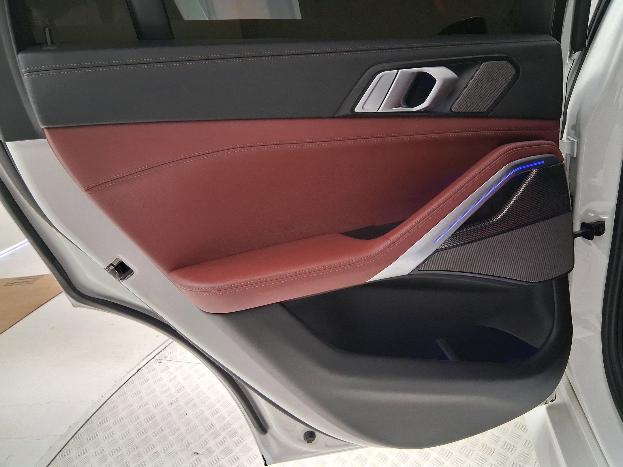 Used 2020 BMW X6 sDrive40i w/ M Sport Package image 21