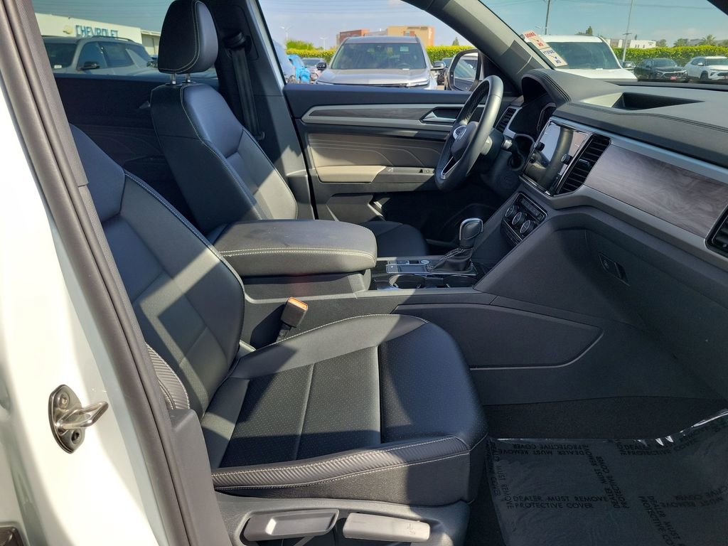 Used 2023 Volkswagen Atlas Cross Sport SE w/ Black Wheel Package image 26