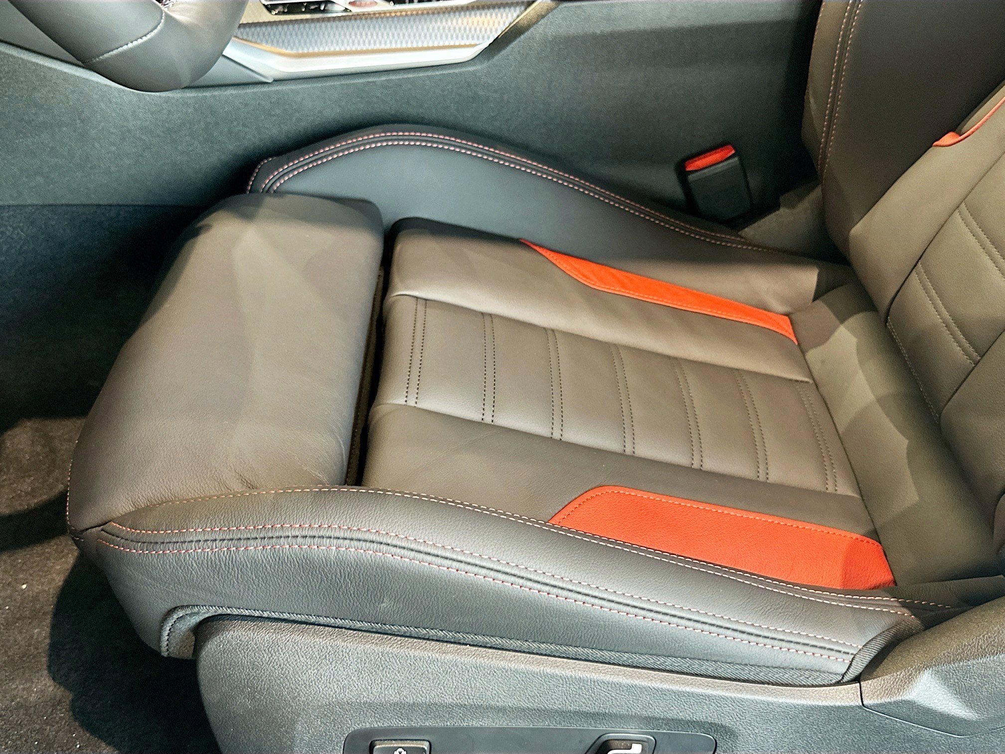Used 2025 BMW M2 w/ Lighting Package image 20