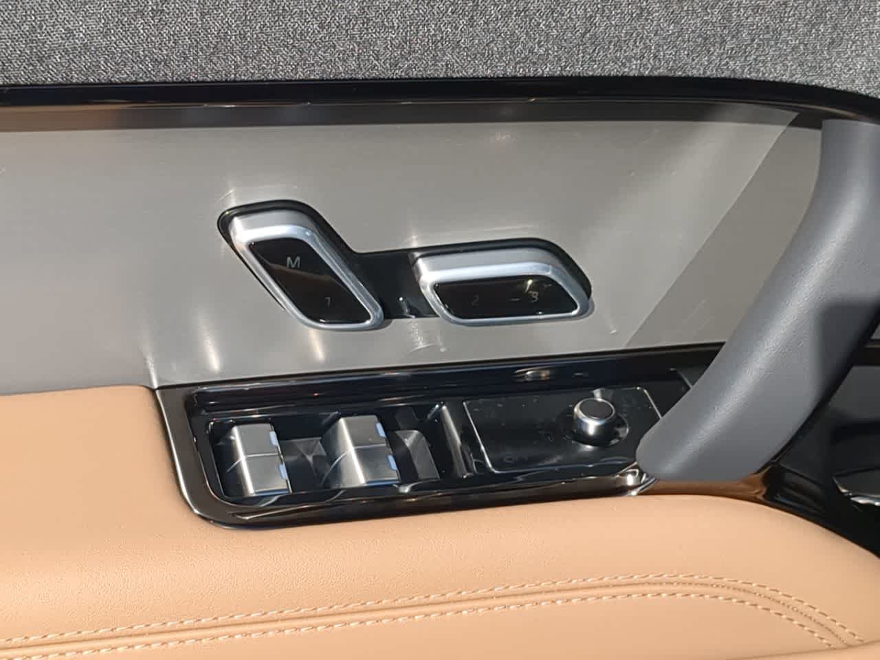 New 2027 Land Rover Range Rover Sport SE AWD/4WD image 18