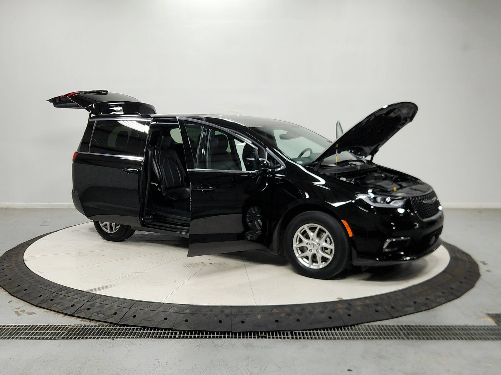 Used 2025 Chrysler Pacifica Select FWD image 10