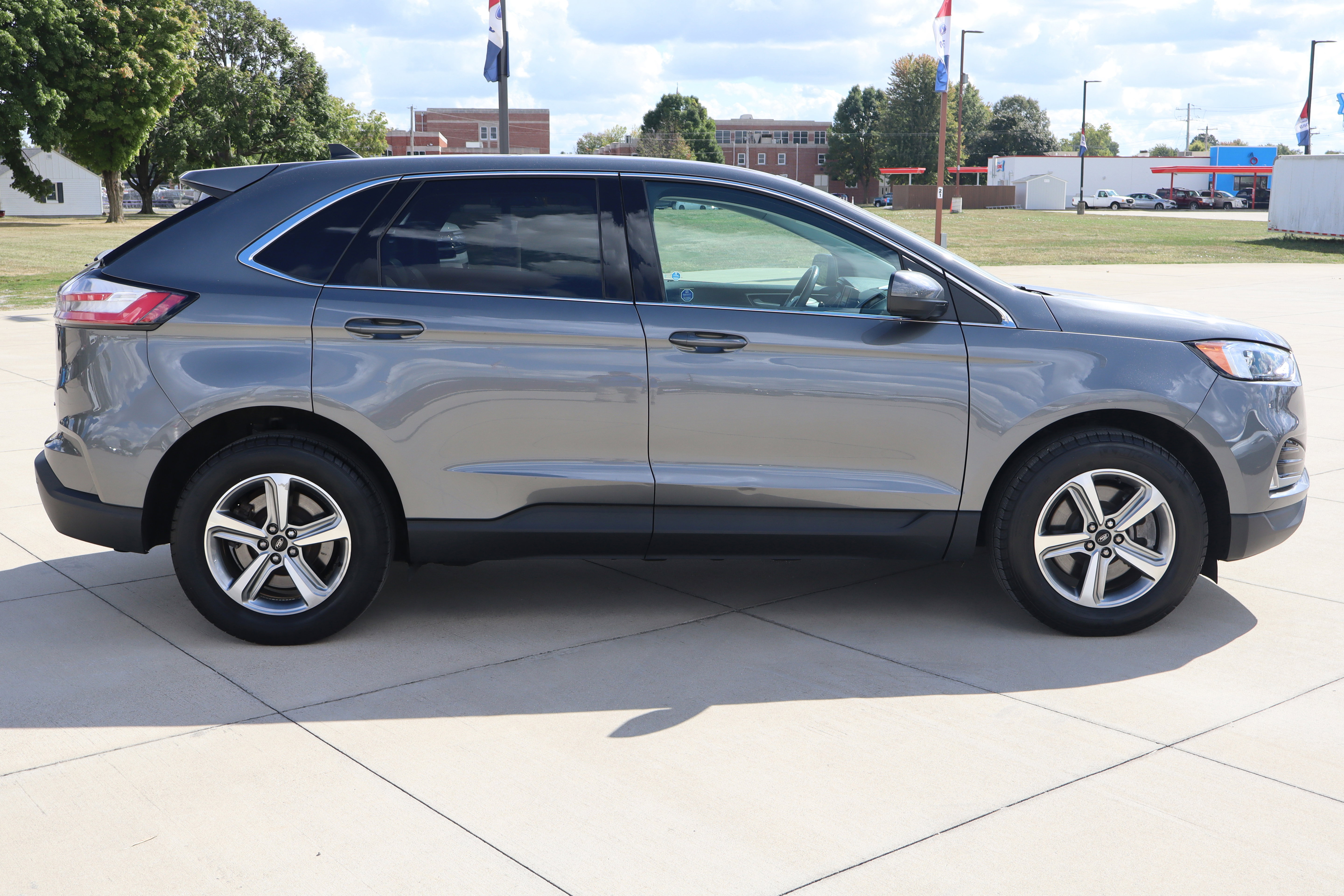 Used 2023 Ford Edge SEL w/ Convenience Package image 5