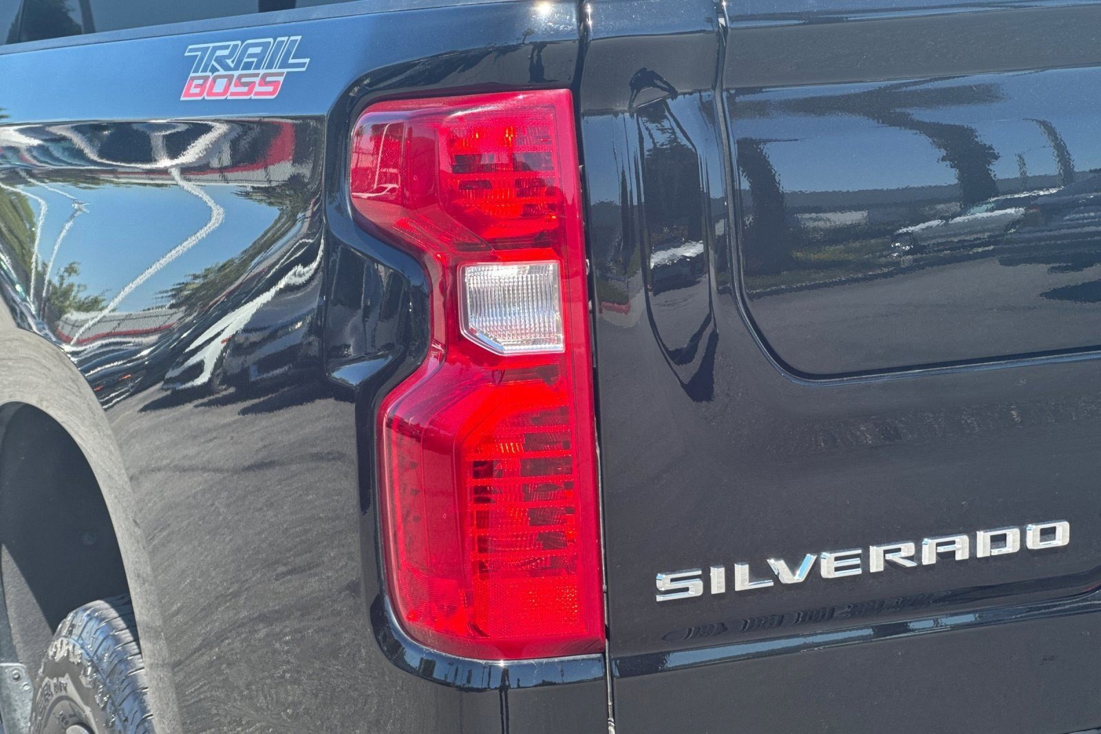 Used 2024 Chevrolet Silverado 1500 Custom Trail Boss w/ Turbomax Blackout Package image 12