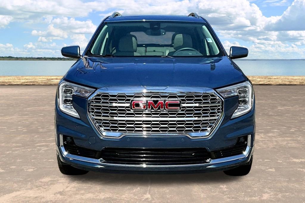 Used 2024 GMC Terrain Denali image 2