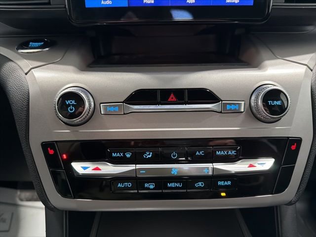 Used 2023 Ford Explorer XLT image 19