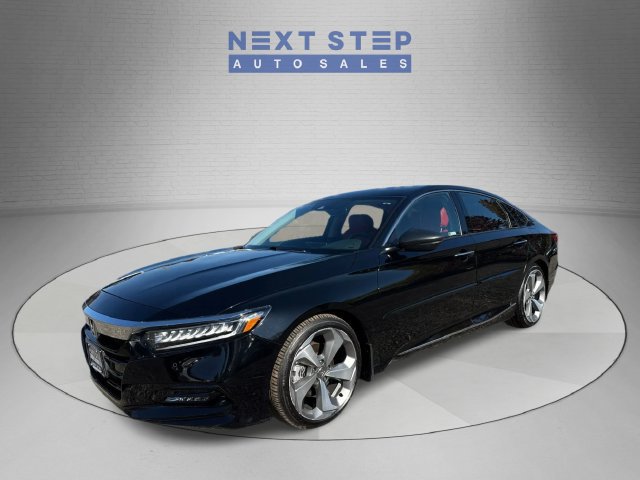 Used 2018 Honda Accord Touring image 3