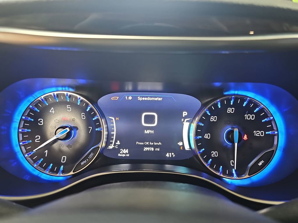 Used 2023 Chrysler Pacifica Limited w/ Uconnect Theater Family Group image 22