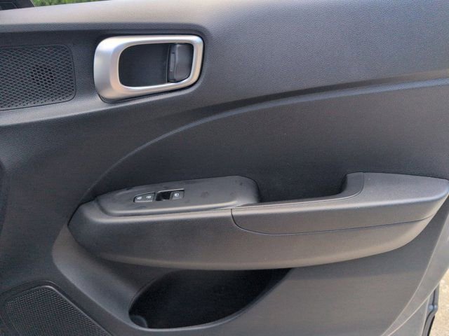 Used 2025 Hyundai Venue SEL FWD image 32