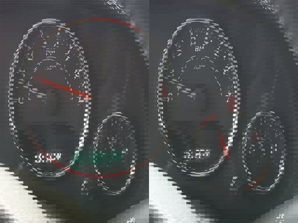 Used 2017 Jeep Wrangler Unlimited Sahara w/ Connectivity Group image 31