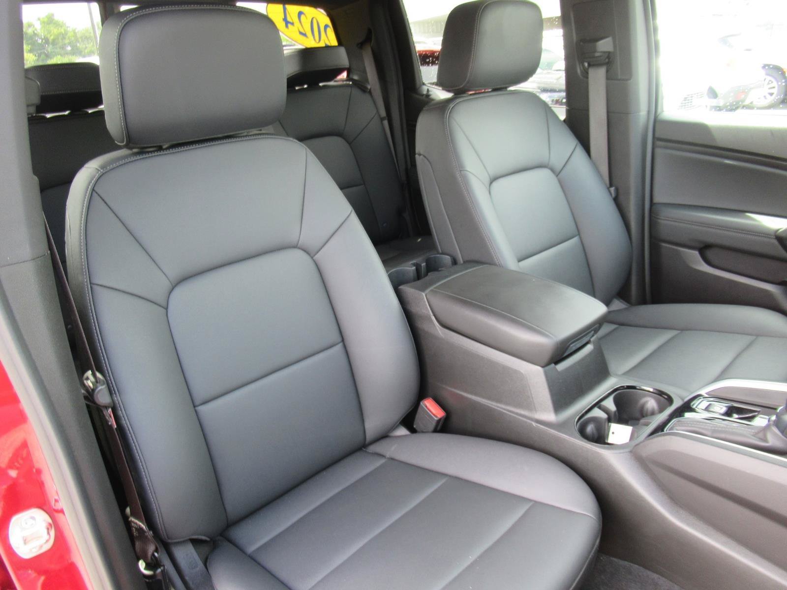 Used 2024 Chevrolet Colorado LT w/ LT Convenience Package III AWD/4WD image 9