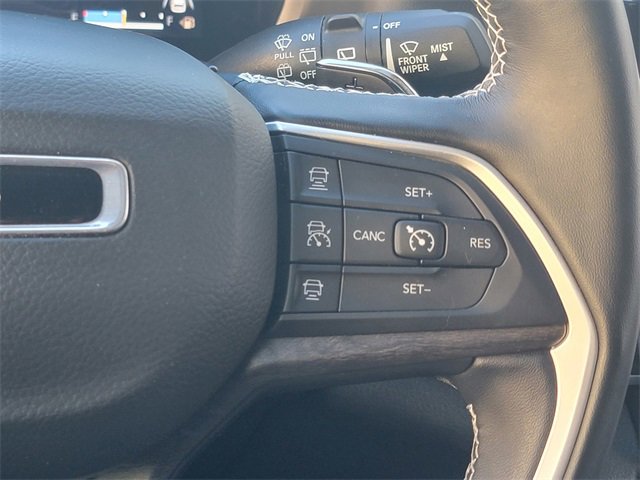 Used 2022 Jeep Grand Cherokee L Limited w/ Black Appearance Package image 34