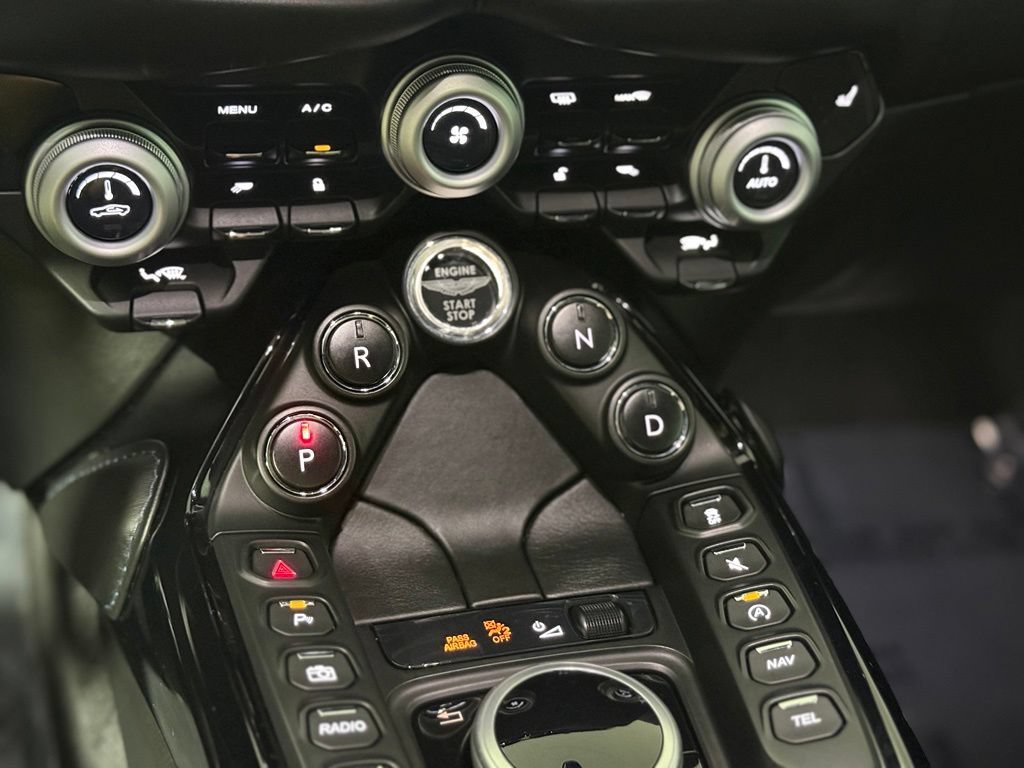 Used 2020 Aston Martin V8 Vantage Coupe RWD image 17