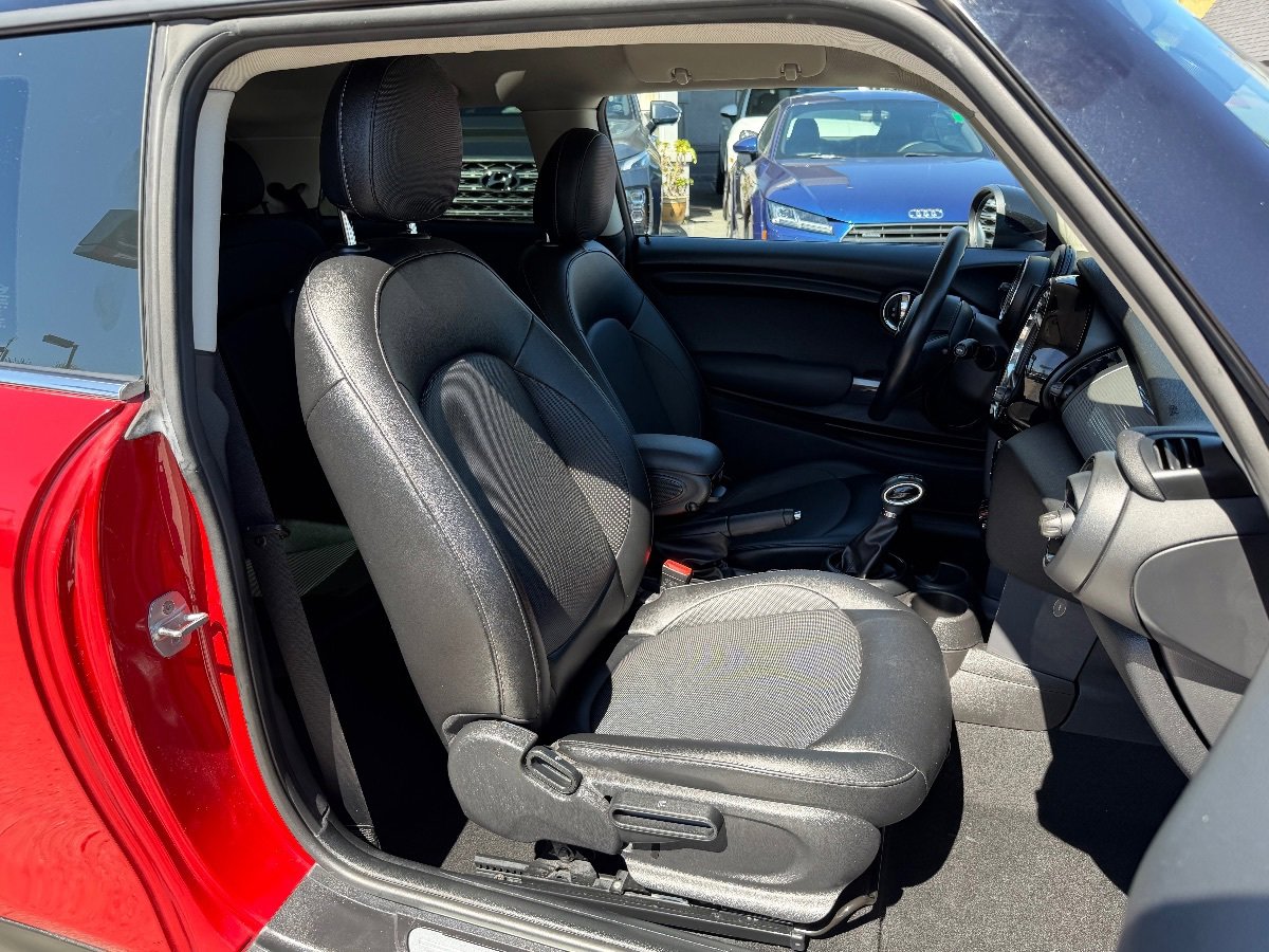 Used 2017 MINI Cooper 2-Door Hardtop image 24