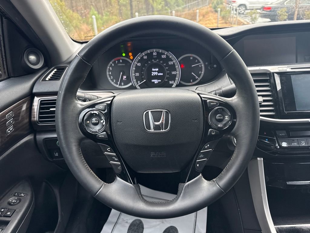Used 2016 Honda Accord Touring image 18