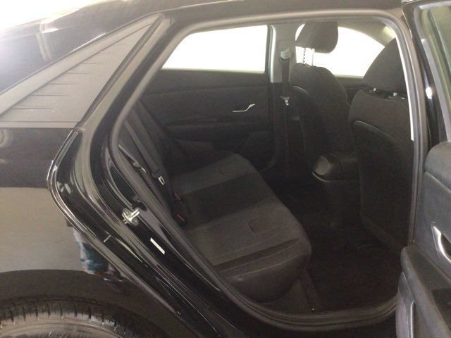Used 2023 Hyundai Elantra SE FWD image 7