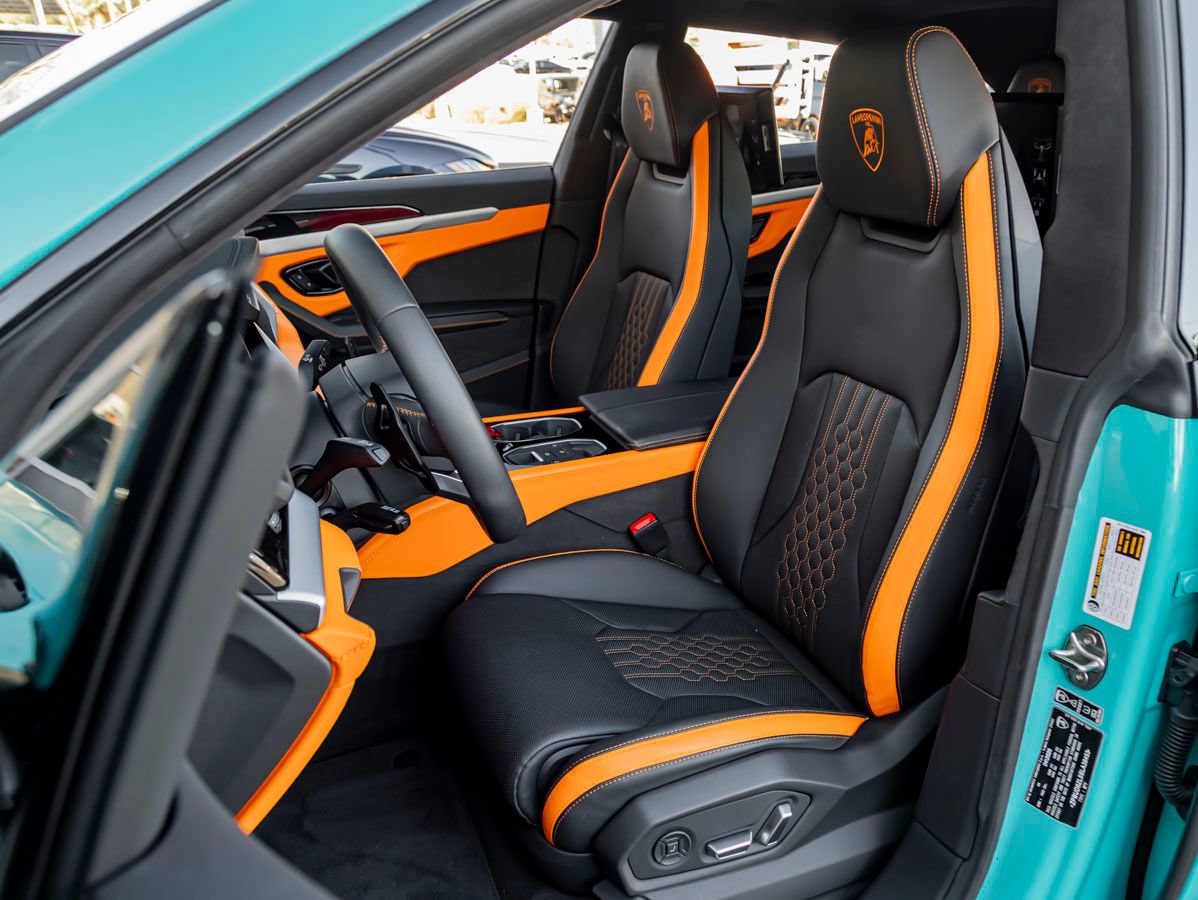 Used 2025 Lamborghini Urus SE AWD/4WD image 14